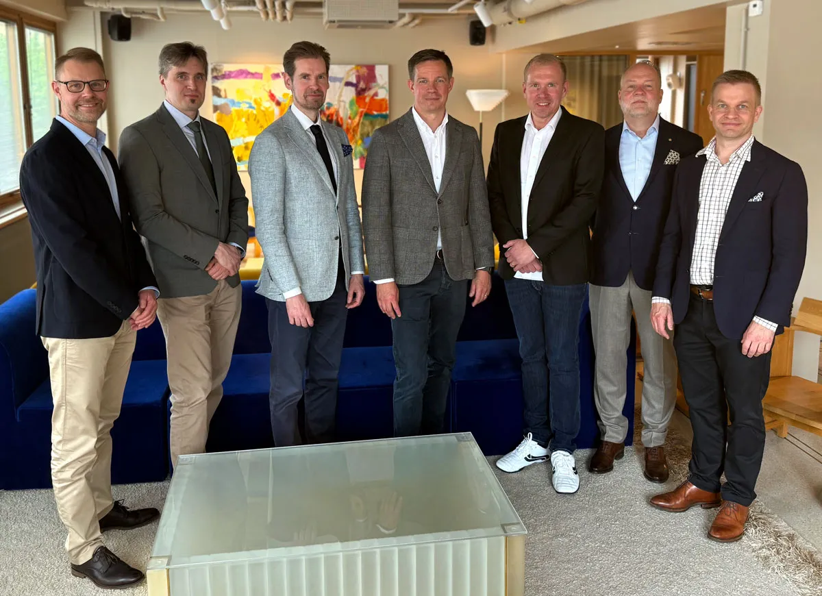 Group photo of Safera and Herenco leadership teams