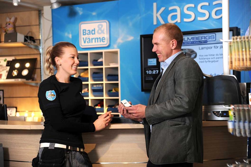 Mikko Reinikainen from Safera supported proactively and locally the company that installed the stove guards, Klingbergs Elektriska, on Aland.