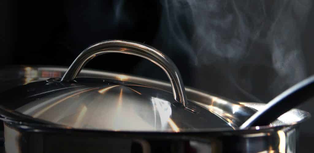 Valvomaton ruoanlaitto on keittiöpalojen yleisin riskitekijä