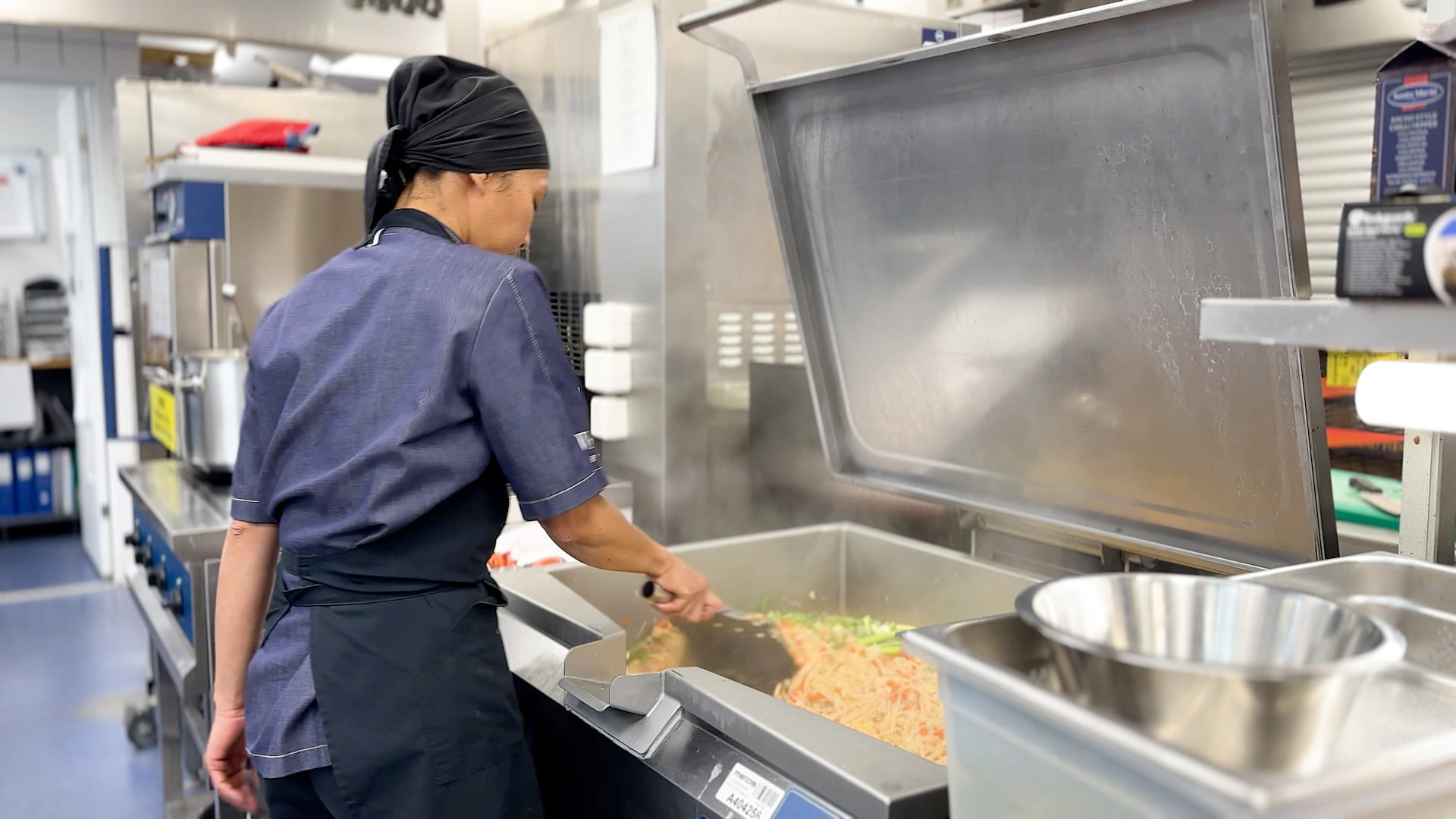 Safera-FlowHero-Aallonharja-cooking